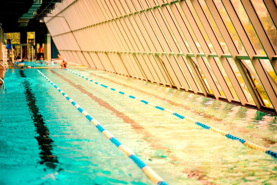 北戴河成人混凝土钢结构游泳池项目